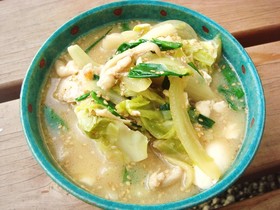 鶏皮でぷるぷる❤ぽかぽか❤もつ鍋風スープ