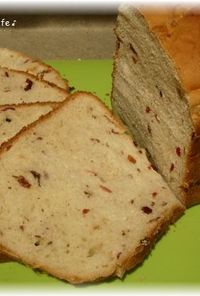 レーズンとドライクランベリーの食パン　
