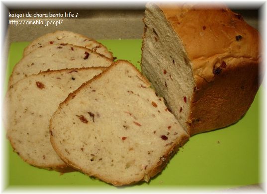 レーズンとドライクランベリーの食パン　の画像