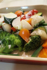野菜を茹でてあつあつ温野菜サラダ