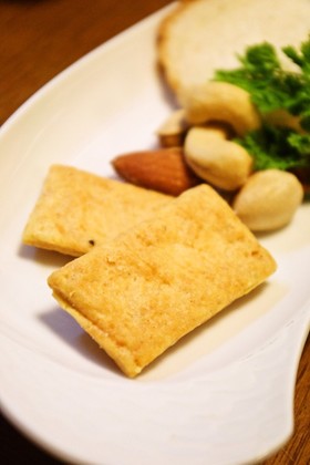 チーズクラッカー。