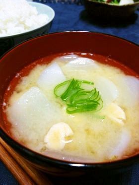 里芋とかぶと打ち豆のお味噌汁　の画像
