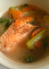 鮭とかぶのコンソメスープ
