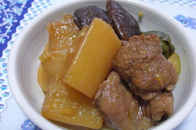 韓国風牛すじ肉と大根の煮物の写真
