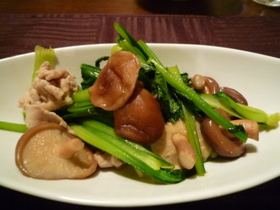 小松菜と椎茸と豚肉のあっさり炒めの写真