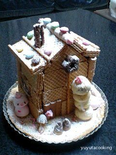 クリスマスに簡単市販のお菓子でお菓子の家の画像