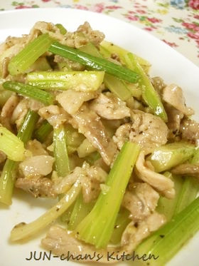 セロリと豚肉の塩こしょう炒め