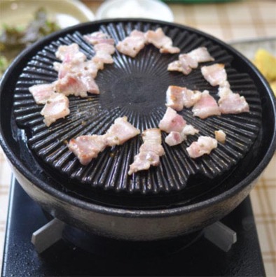 遠赤＋塩麹＋ゴマ、健康豚焼き肉の写真