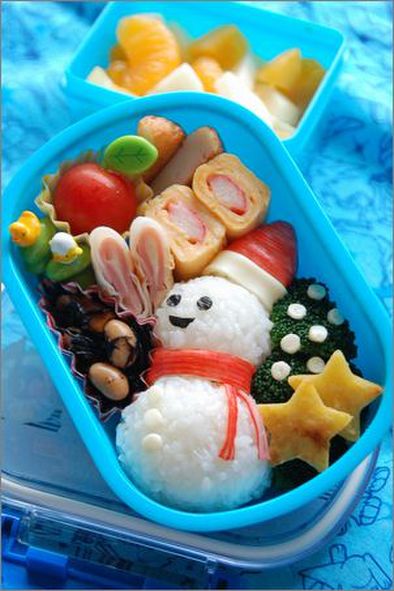 クリスマスお弁当　雪だるまさんとツリー♪の写真