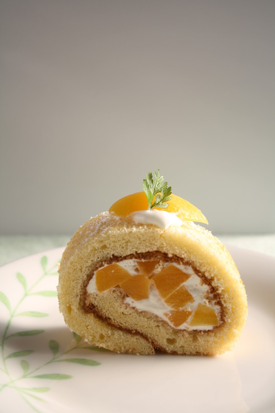 黄桃ロールケーキの画像