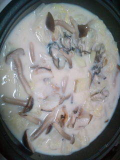 白菜と帆立・牡蠣の豆乳鍋の画像