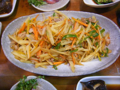 ｼﾞｬｶﾞｲﾓ野菜炒めの写真