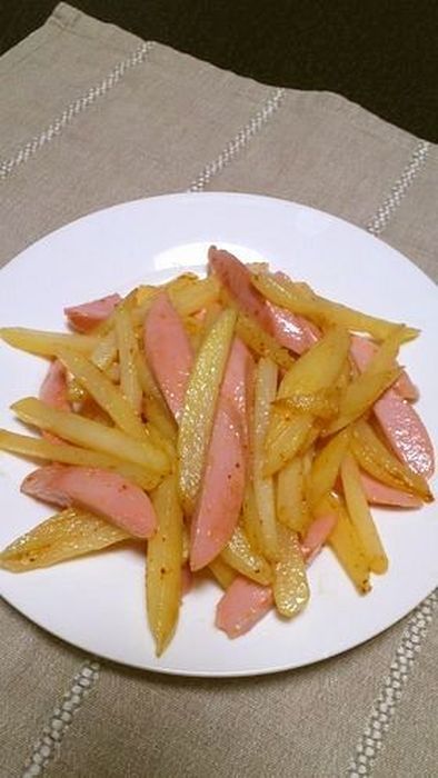 魚肉ソーセージとジャガイモのオイマヨ炒めの写真