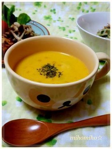スープの素で✿手抜き豆乳スープの写真