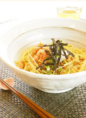 鮭フレークとおろし納豆のスパゲッティー