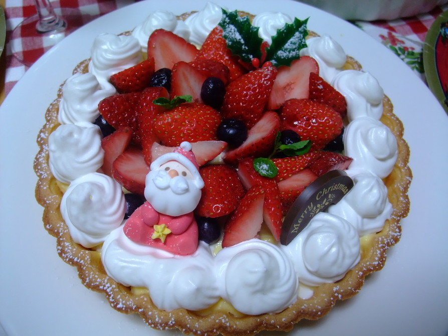 苺タルトのクリスマスケーキの画像