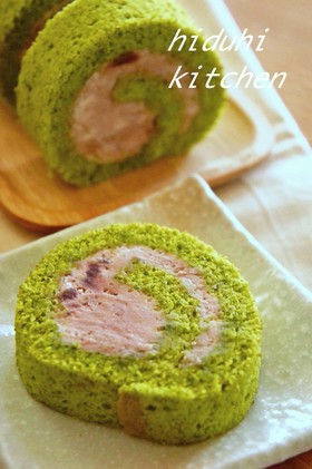 抹茶とあずきのロールケーキ