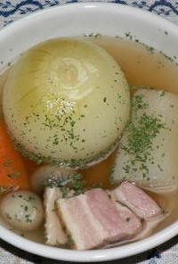 圧力鍋で、丸ごと玉ネギのコンソメスープ煮