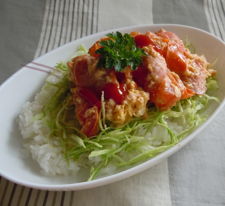 お魚ソーセージとトマトの簡単丼の画像
