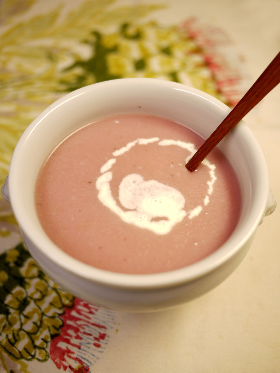 ピンクのスープの画像