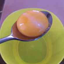 簡単裏ワザ 卵の黄身はスプーンですくうと 簡単にわけられた クックパッドニュース