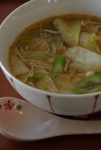 余った鍋野菜でつくるピリ辛黒豚みそうどん