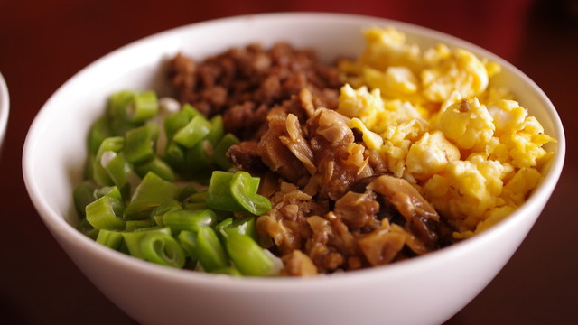 ジャージャー麺風 豚ひき肉の三食丼 レシピ 作り方 By Myxao クックパッド 簡単おいしいみんなのレシピが355万品 ジャージャー麺風 豚ひき肉の三食丼 レシピ 作り方 By Myxao クックパッド 簡単おいしいみんなのレシピが355万品
