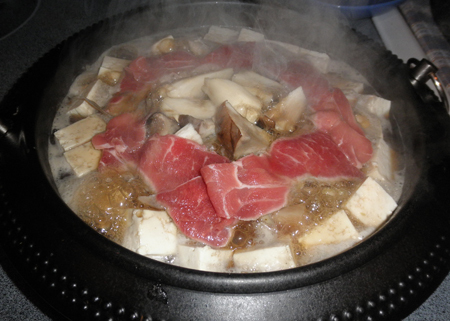 豚バラ肉、ごぼう、エリンギのすき焼き鍋の画像