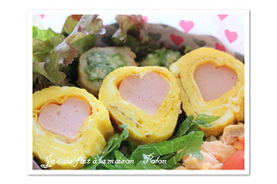 魚肉ソーセージでハートの卵焼きの写真