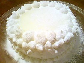 抹茶と練乳クリームのデコレーションケーキの画像