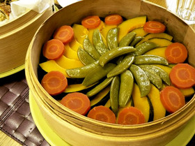せいろで蒸したおいしい緑黄色野菜♪