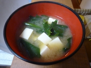 味噌汁（ほうれん草＋豆腐）の画像