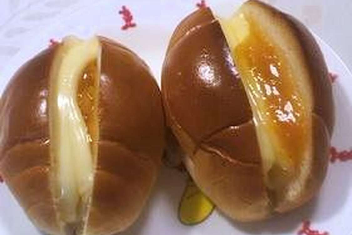あんずジャムとチーズのバターロールサンド レシピ 作り方 By Piyochako クックパッド 簡単おいしいみんなのレシピが379万品