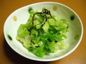 お弁当に✿キャベツの塩昆布和え☆