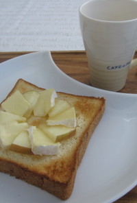 カマンベールチーズと林檎のハニートースト