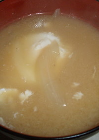 炒めたタマネギと卵のお味噌汁
