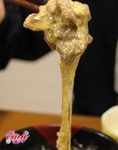 加賀丸芋入りとろろ玉子で食べるすきやきの写真