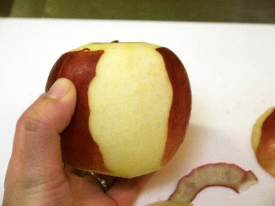 【裏技】りんごのスピート皮むきの写真