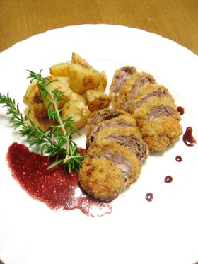 牛肉のマスタードカツ✿赤ワインソース添え