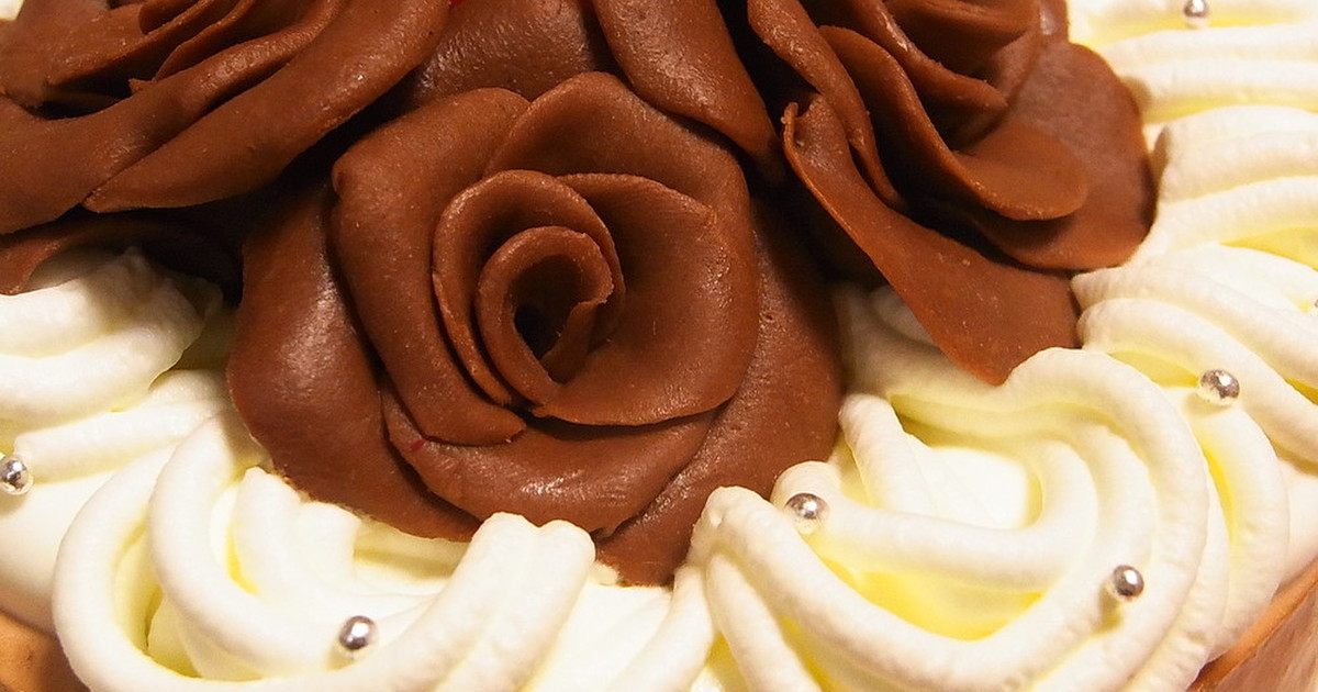 簡単デコ バレンタインにチョコでバラの花 レシピ 作り方 By Celly クックパッド 簡単おいしいみんなのレシピが355万品