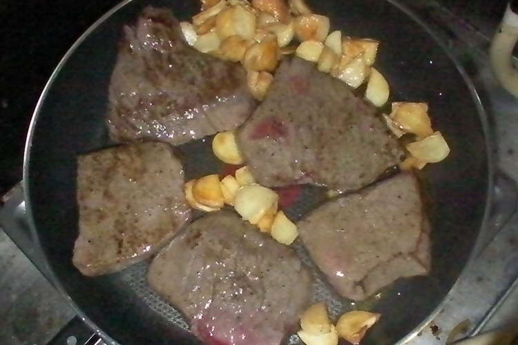 赤身肉だからこそ美味しいステーキ レシピ 作り方 By Tomotory クックパッド 簡単おいしいみんなのレシピが359万品