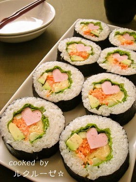 ハートが可愛い!魚ニソの彩りサラダ巻き♡