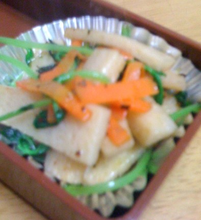 おからこんにゃくと豆苗の野菜コンソメ炒めの写真