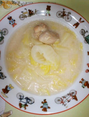 コラーゲンたっぷり白菜と鶏肉の豆乳スープの写真