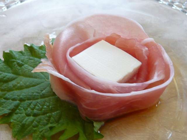 塩豆腐と生ハムでバラの花 青じそ風味 レシピ 作り方 By Re 雪 クックパッド