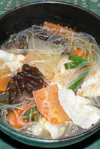 豚バラ肉と生キクラゲ、春雨入り中華スープ