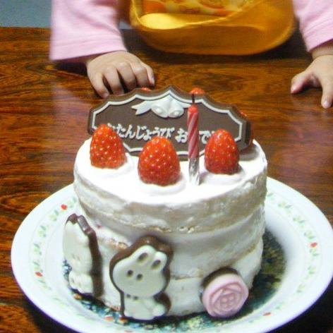 一歳のお誕生日に豪華三段バースデーケーキ