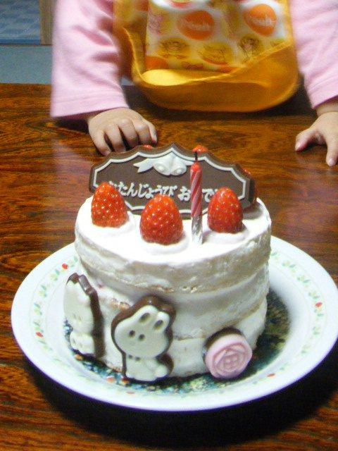 一歳のお誕生日に豪華三段バースデーケーキの画像