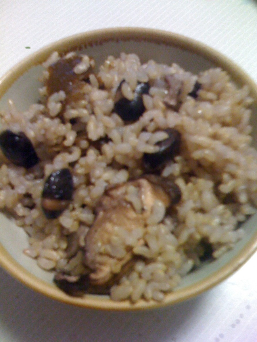玄米黒豆ご飯の画像