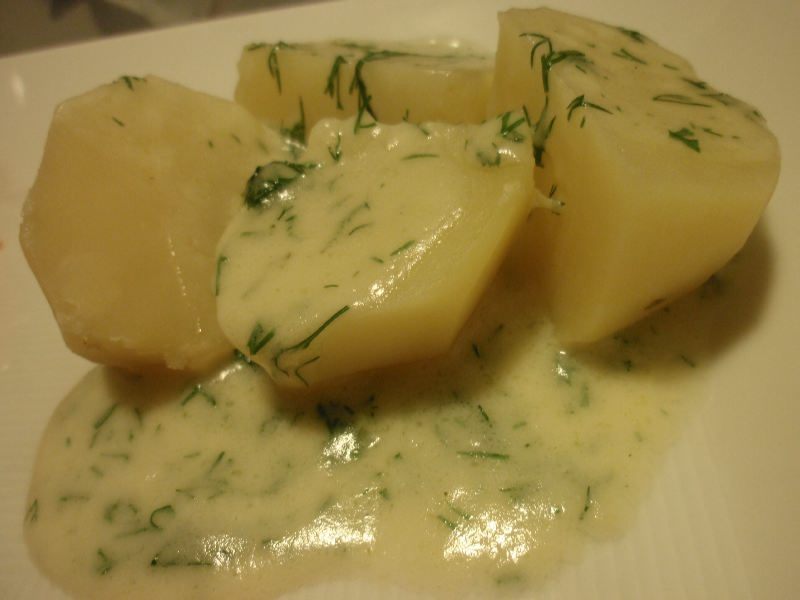 ポーランドのソーセージとポテトサラダのレシピ